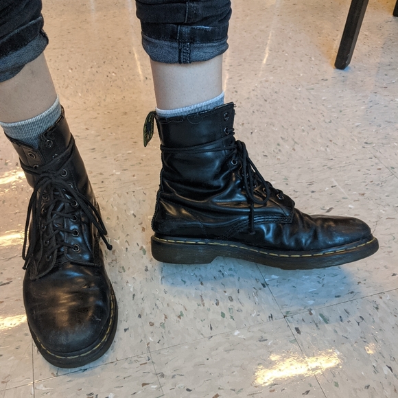 Dr. Martens Black Lace Up Smooth Leather Combat Boots Men's 8 Women's 10 - Picture 2 of 2